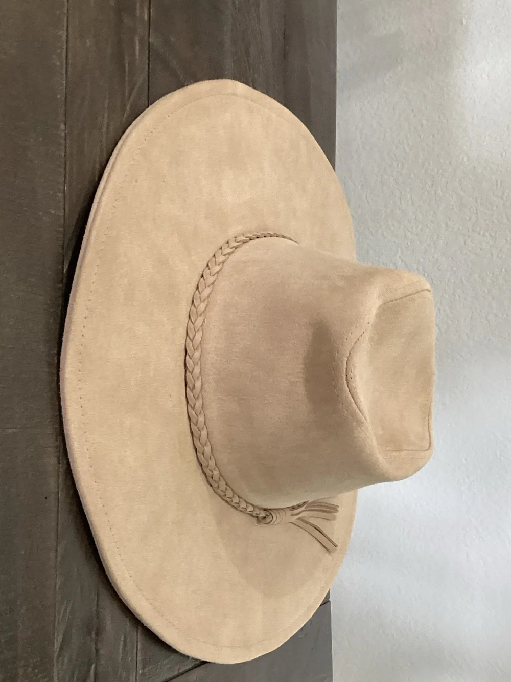 Stylish Women’s Wide-Brim Felt Hat in Cream